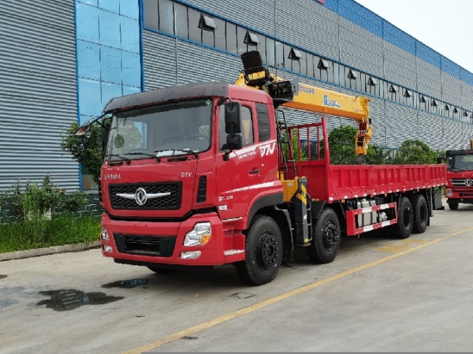 山西呂梁離石區(qū)東風(fēng)前四后八12噸隨車(chē)吊