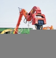 挖掘機打鋼板樁高頻液壓振動打樁錘打樁機械