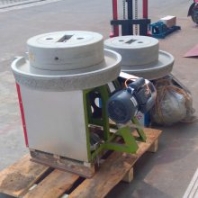 電動(dòng)石磨豆?jié){機(jī) 50型豆腐磨漿機(jī) 鼎達(dá)家用小型石磨