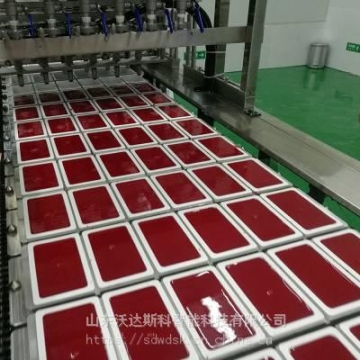 塑料盒裝羊血灌裝封口機 豬血豆腐覆膜機生產(chǎn)線 火鍋鴨血加工設(shè)備