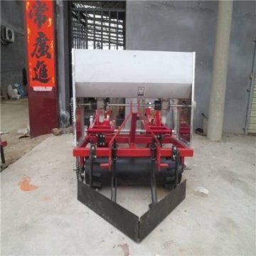 多功能噴藥覆膜機(jī)報(bào)價(jià) 潤(rùn)眾 新型農(nóng)業(yè)起壟覆膜機(jī)