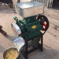 酒坊常備破碎機(jī) 小型高粱破碎設(shè)備多少錢