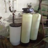 供熱軟化水設(shè)備 全自動(dòng)軟水機(jī)過(guò)濾器 平?jīng)鏊|(zhì)軟化器