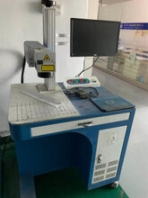 深圳廠家供應(yīng)激光鐳雕機(jī)，塑膠制品電子元件汽車配件激光打標(biāo)機(jī)