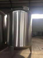 5噸-10噸304不銹鋼儲(chǔ)罐廠家電話卓越品質(zhì)