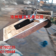 供應(yīng)儲(chǔ)罐罐底用清掃孔，排污孔，透光孔，帶芯人孔