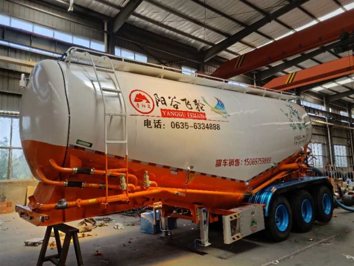 山東盛潤干拌砂漿罐車廠家定做
