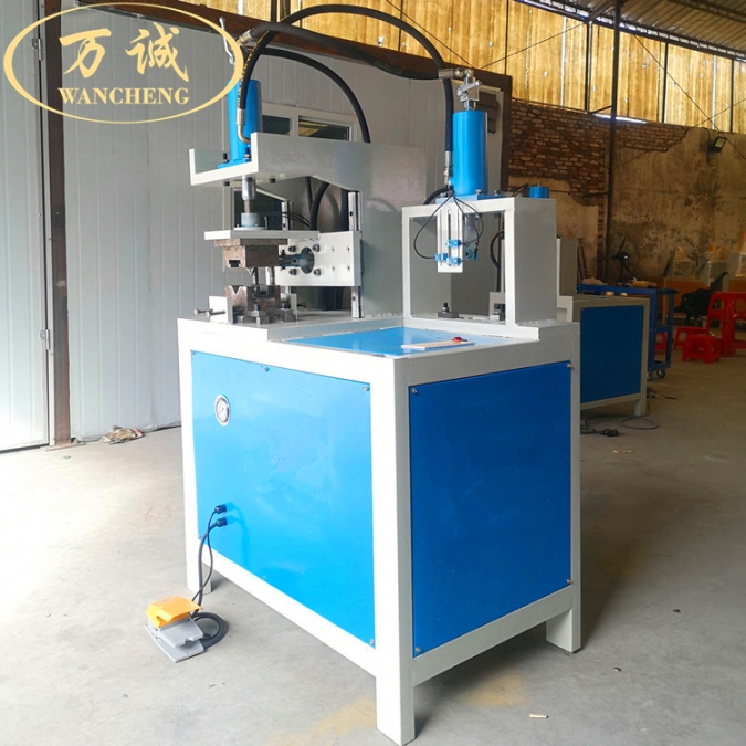 全自動數(shù)控沖角機一次成型方管90度角度機不銹鋼防盜網(wǎng)沖孔機