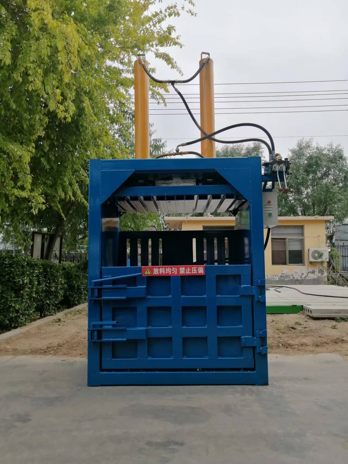300噸全鋼板立式液壓打包機(jī)廢紙打包機(jī)