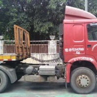 低價出售國產(chǎn)紅色重型半掛牽引車九成新