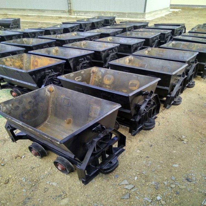 恩德固定式礦車須用翻車機(jī)將礦車翻轉(zhuǎn)卸載