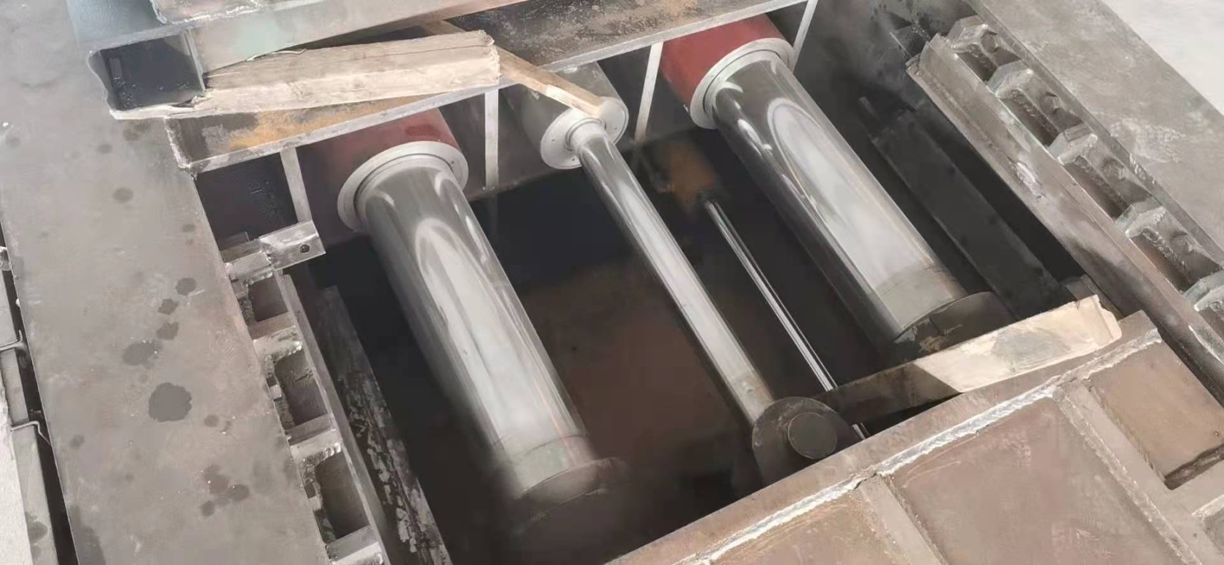 出售二手廢鋼龍門剪500噸液壓式剪切機(jī)20萬