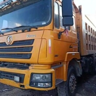 工地完工，急售100多臺后八輪自卸車