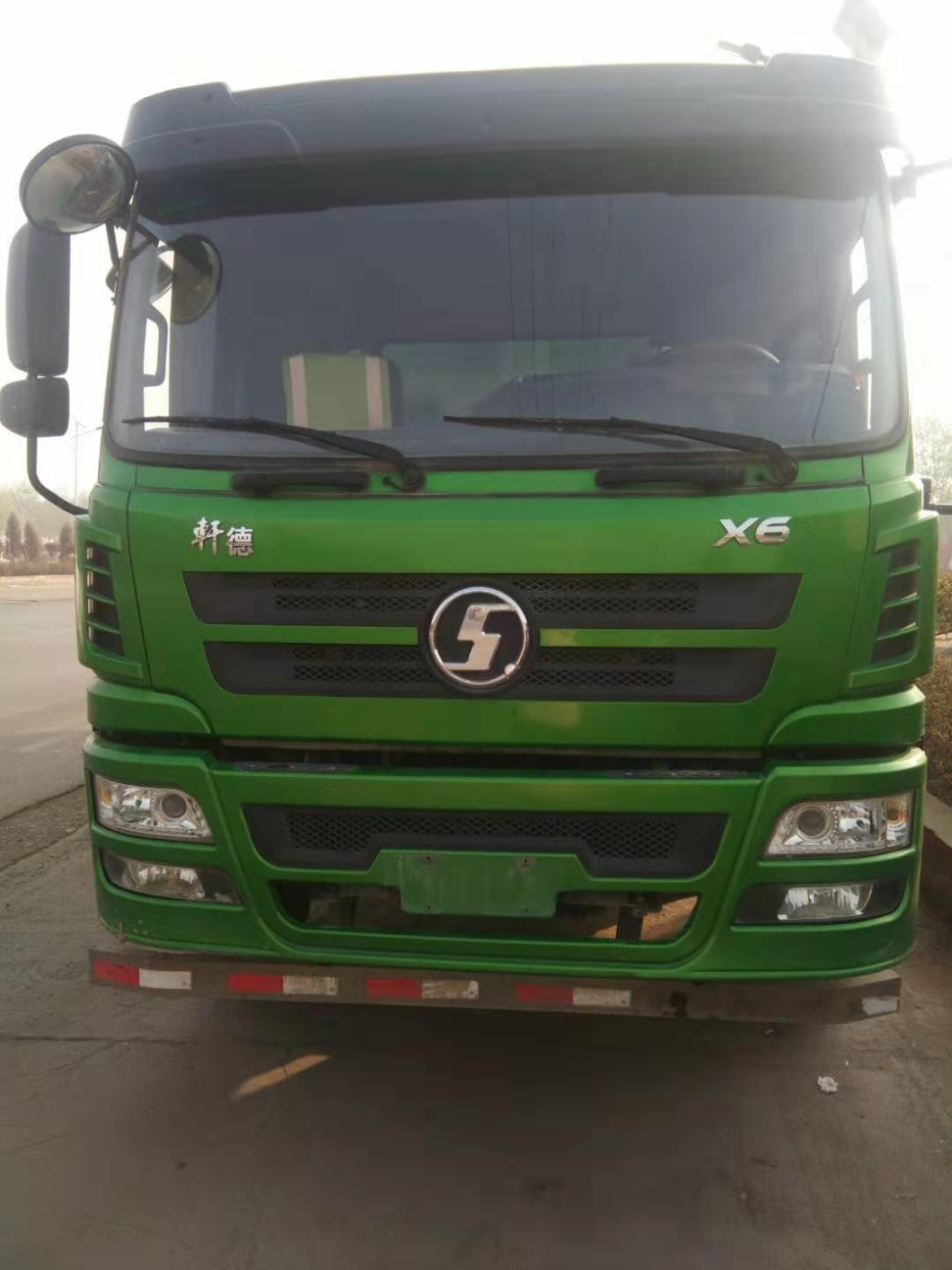 出售18年環(huán)保綠國五前四后八自卸車