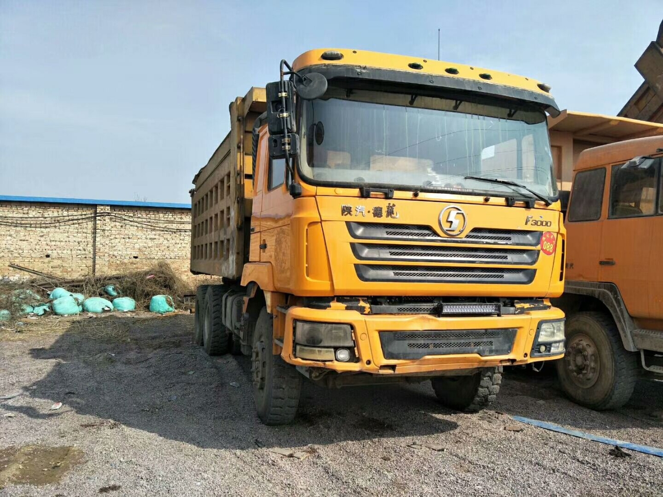 二十六臺(tái)小橋低配奧龍,金剛后八輪工程車4萬左右開走