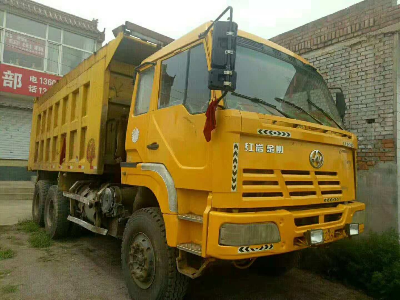 現(xiàn)有大批拉土方后八輪自卸車急售原車原版
