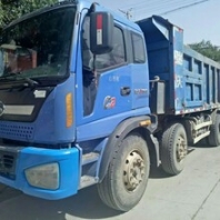 出售輕皮前四后四自卸車