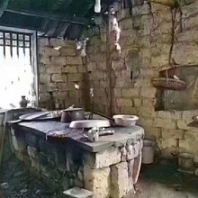 電白區(qū)出售二手德龍牽引車國四排放雙驅(qū)輕體可分期