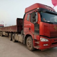 連州市出售多臺(tái)二手解放J6P牽引車460馬力領(lǐng)航版