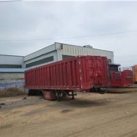 云浮郁南二手重卡豪沃重汽雙驅(qū)半掛車13米系列籃板60cm箱板貨車
