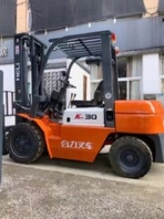 上?；厥斩植孳囯娫?回收燃油叉車