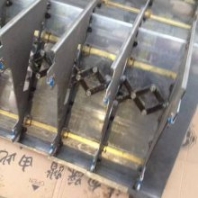 機(jī)床護(hù)罩鋼板護(hù)罩護(hù)板內(nèi)防護(hù)防護(hù)罩防護(hù)設(shè)備防護(hù)裝備防護(hù)板