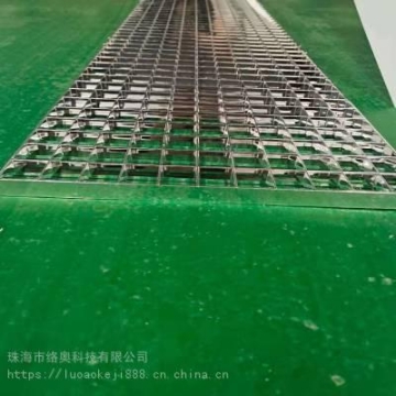 河北路南區(qū)東風(fēng)餐車樣式優(yōu)雅,流動(dòng)小吃車