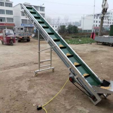 裙邊格擋PVC皮帶輸送機(jī)現(xiàn)貨 爬坡皮帶輸送機(jī)