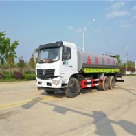 國六東風專底后雙橋噴灑車_18方園林綠化噴灑消毒車價格