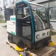 駕駛式掃地機(jī)全自動清掃車新能源電動掃路車廠家出售 中重