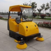 秦皇島小型道路清掃車(chē)報(bào)價(jià)半封閉自動(dòng)掃地機(jī)掃地機(jī)廠家