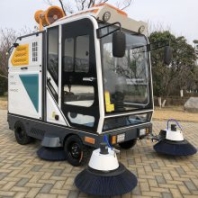 綠化園林市容物業(yè)保潔掃地機(jī) 戰(zhàn)神三朋道路清掃車2300Z