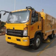 高速公路養(yǎng)護(hù)灑水清掃車 自動(dòng)吸塵垃圾噴水清理道路 路政維護(hù)吸塵車