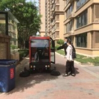 歐潔羿爾 掃地車清掃車全封閉駕駛 雙開門帶門吸可拆卸 內(nèi)置電扇前擋風(fēng)玻璃配備雨刷 張家口