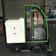 機(jī)場清掃車 小區(qū)環(huán)衛(wèi)道路封閉式掃地機(jī) 環(huán)保多功能洗掃一體機(jī)