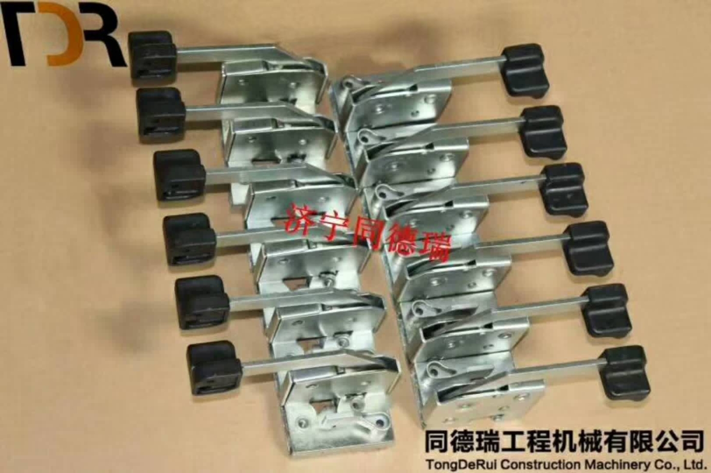 供應(yīng)小松56-7駕駛室門鎖內(nèi)鎖外鎖原裝大量現(xiàn)貨