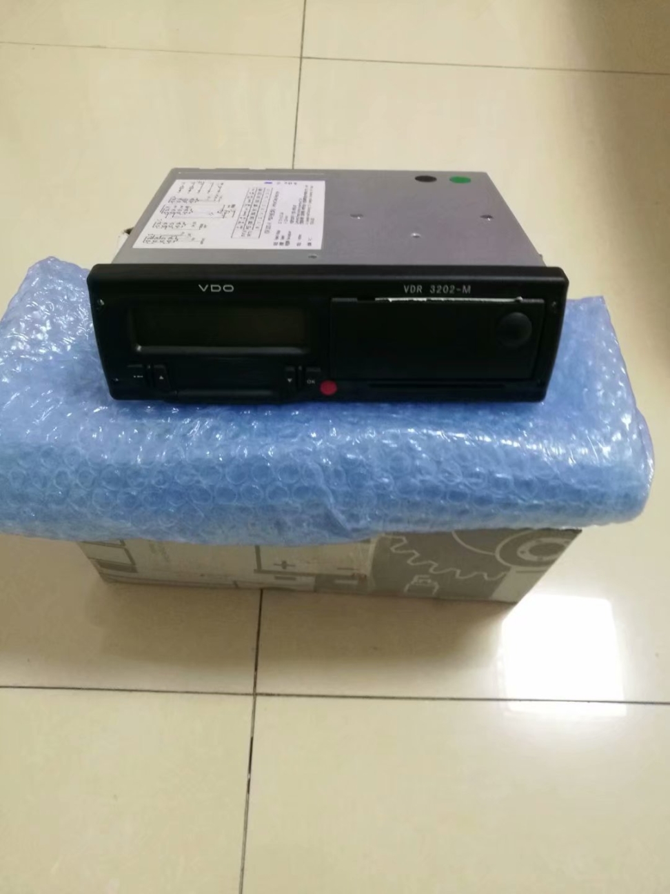 德國奔馳3332/3341卡車原廠通用行車記錄儀