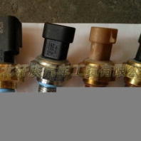 康明斯發(fā)動機XGC650履帶式起重機機油壓力傳感器4921495