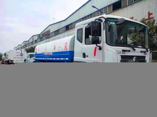 東風(fēng)多利卡14方水車/康機(jī)180馬力/多少錢一臺(tái)2.0L