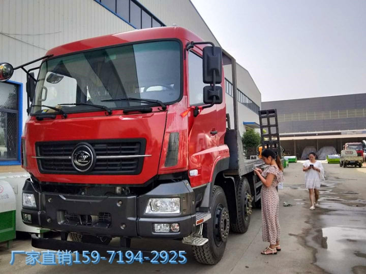程力前四后八平板挖機(jī)運(yùn)輸拖車多少錢一臺3.5Ｌ
