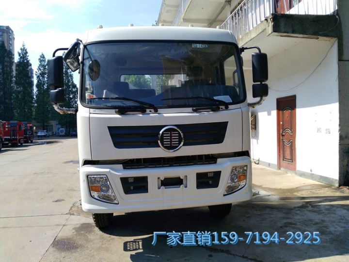 楚風(fēng)單橋平板運(yùn)輸車可拉15噸挖機(jī)拖車多少錢一輛1.8Ｌ