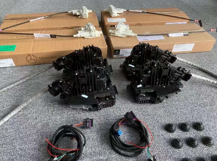 21款奔馳GLS450升級電動吸合車門關(guān)門告別沉重異響