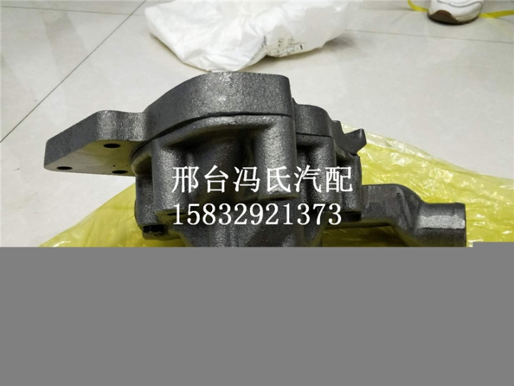 供應(yīng)德國奔馳卡車配件OM366水泵