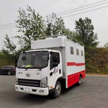 內(nèi)蒙古工地后勤炊事車應(yīng)急后勤保障餐飲車設(shè)備齊全