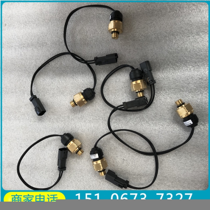 敖包礦運(yùn)車康明斯油封3818885管夾3633325