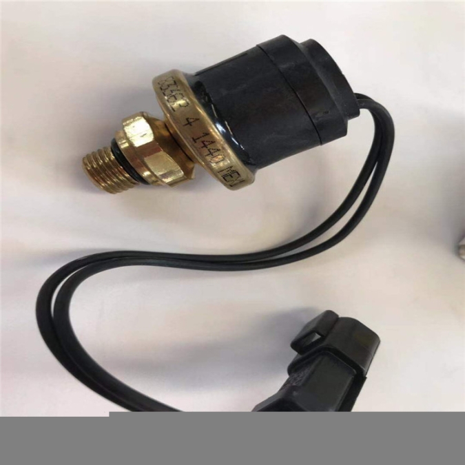 QSK60發(fā)動機(jī)支架4007924柳工855H裝載機(jī)斷油電磁閥C5346207