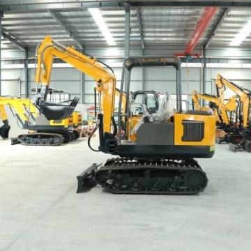 15微型挖掘機(jī)室內(nèi)裝修小型勾機(jī)挖深1米7的沃特動(dòng)力挖機(jī)