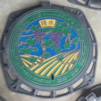 青島文化藝術(shù)井蓋輕重型鑄鐵井蓋生產(chǎn)廠家青島防沉降井蓋廠家