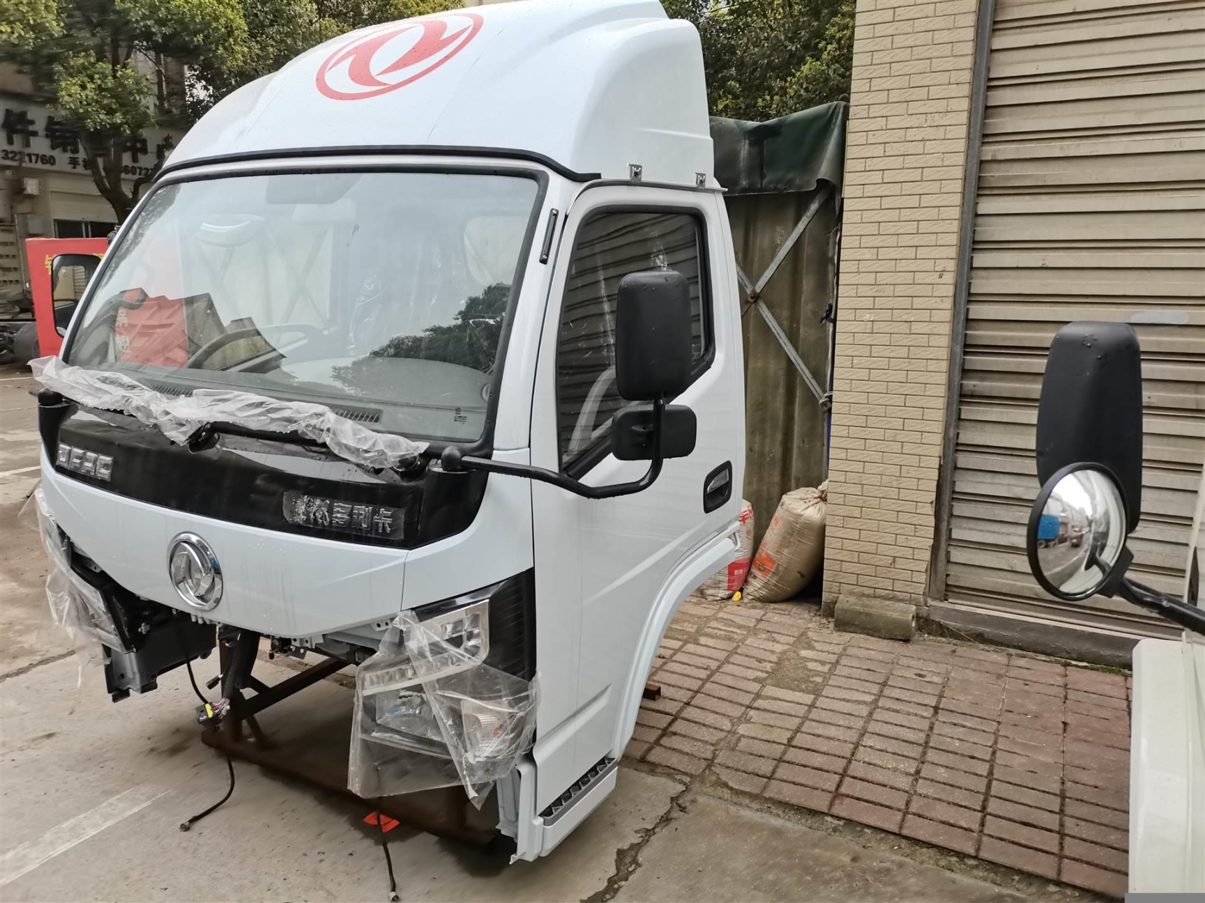 2021款東風(fēng)多利卡D6駕駛室總成D5D6D7D8D9D12大梁車架大架子就是好