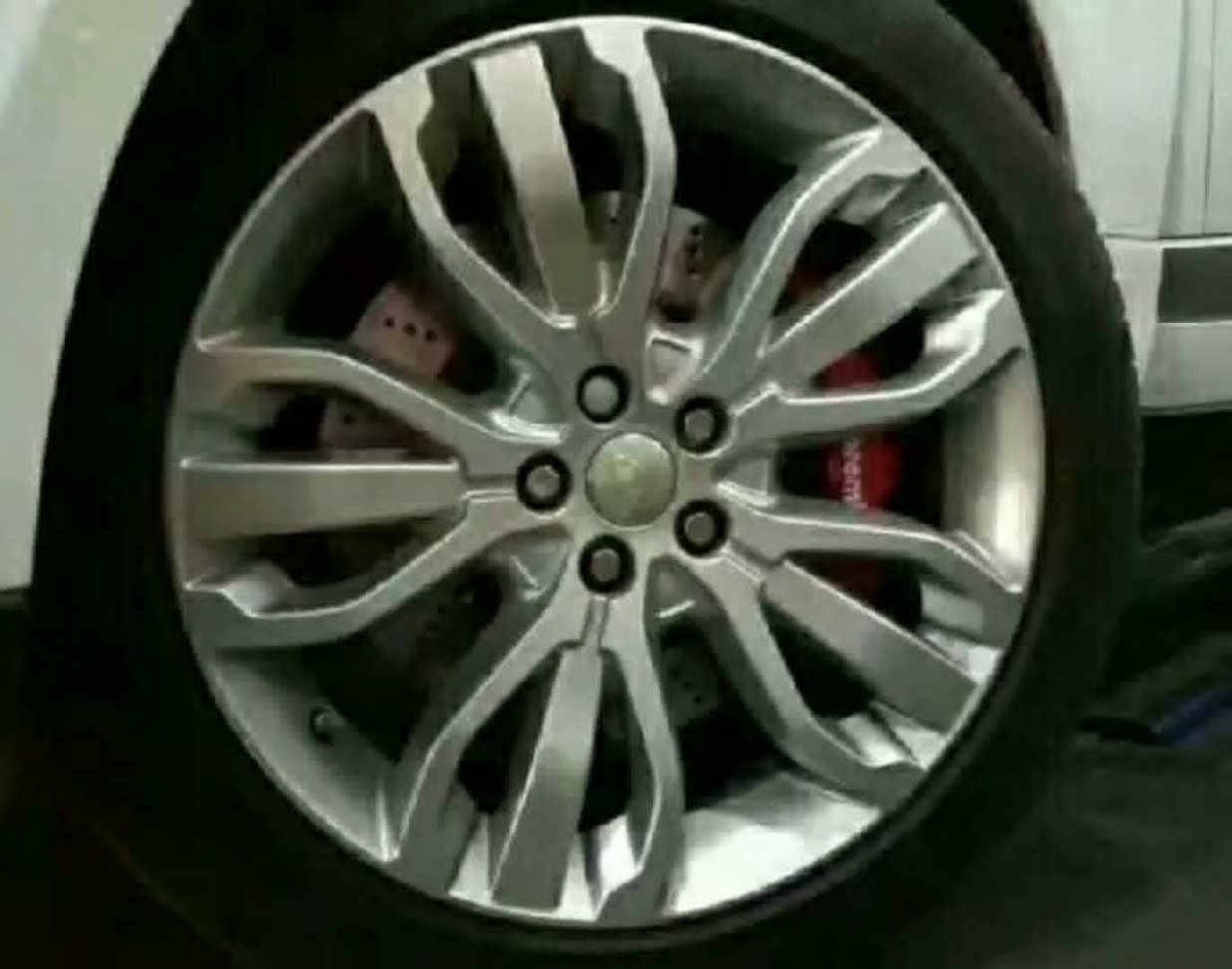 路虎攬勝運(yùn)動(dòng)版制動(dòng)改裝BremboGT大六活塞剎車卡鉗套裝